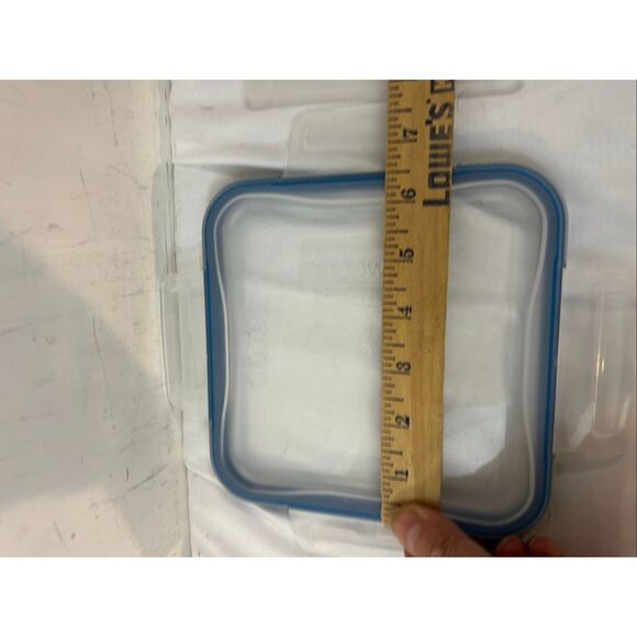 2 Snapware 8"x6" rectangle purple and 6x6" square - Picture 4 of 6